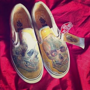 *Sold Off Posh* Vans x Van Gogh skull slip on’s